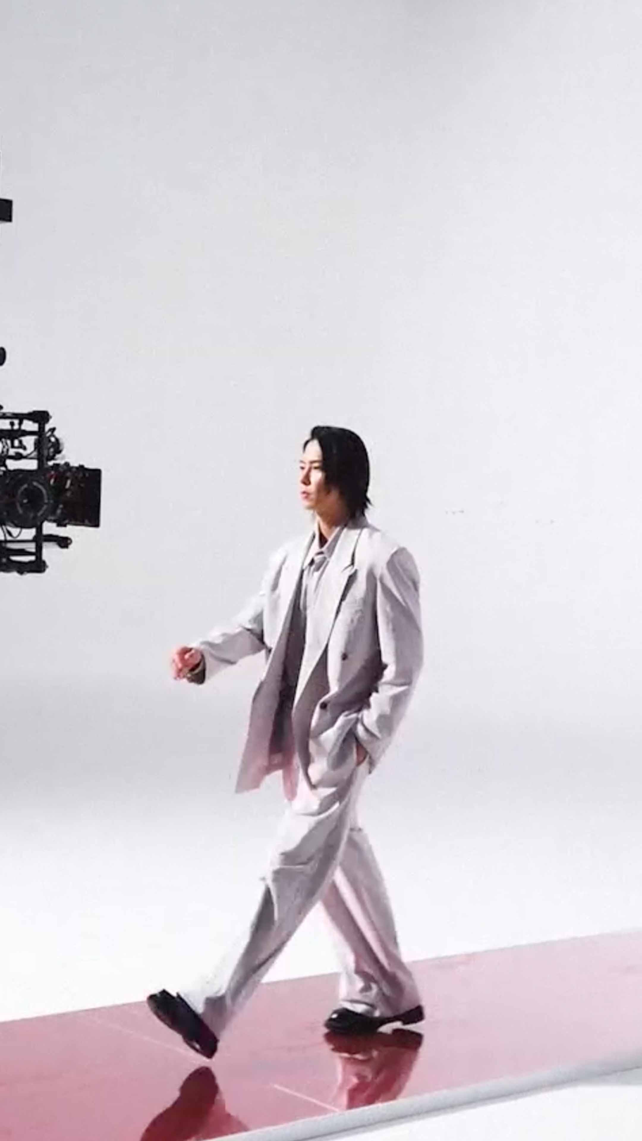 Straine CM Shooting Behind