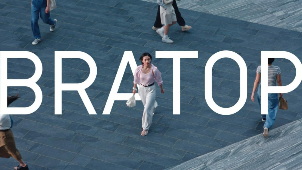 桑田佳祐 「悲しい気持ち(JUST A MAN IN LOVE)」が流れるユニクロの「ブラトップ」新TVCMが公開スタート！